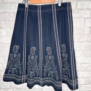 Vtg 96% Cotton Denim fit &  Flare Skirt,
beautiful Embroidery,country,unique❤️